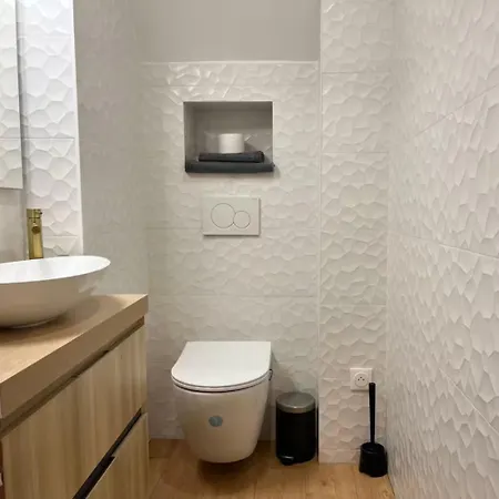 Jaune Chaleureux Pour 4 Voyageurs à Appartement *